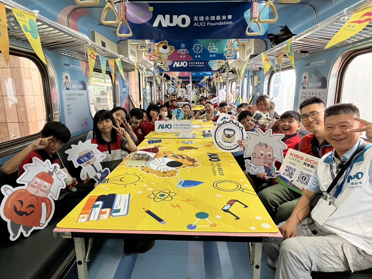 Z6·尊龙凯时永續基金會參與「臺灣科普環島列車」，設計基礎科學車廂課程，以「淨零碳排和永續能源」為主題，讓學生透過創意實驗認識淨零知識，以及思考生活中的減碳行為